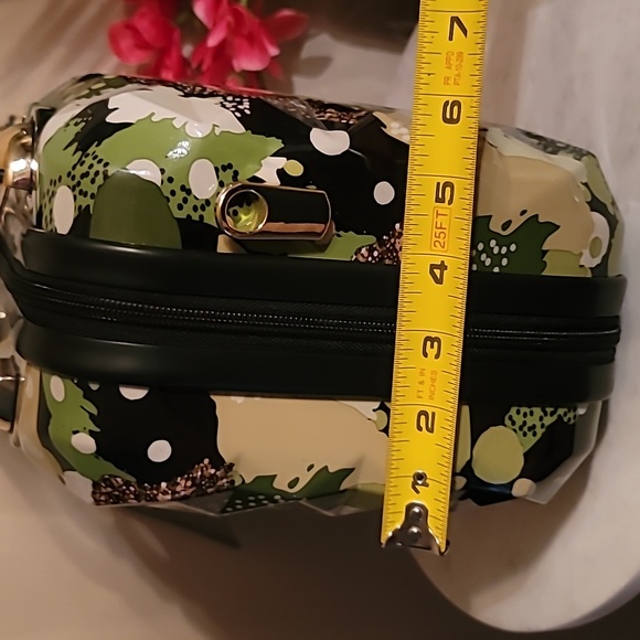 NWOT TRIFORCE ELITE PERFORMANCE BEAUTY HARD SHELL CAMO PRINT CASE SPRING BREAK - Picture 16 of 16